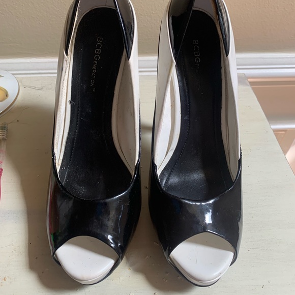 BCBG New w/o Box. Black white Patent Leather Heels 9.5 - Picture 2 of 5
